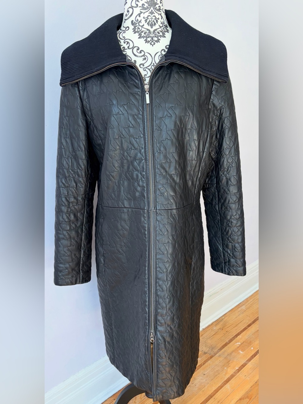 Vintage Y2K Knee Length Danier Black Quilted Leather Jacket With Funnel Collar M